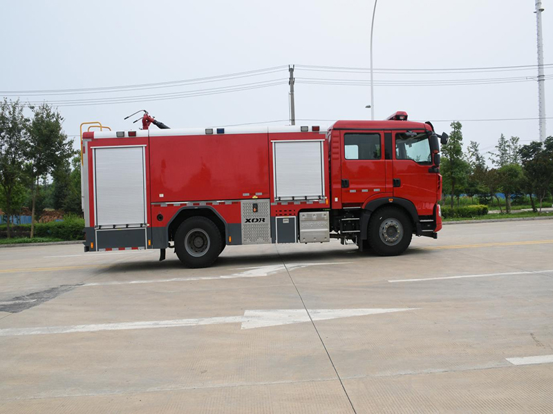 國(guó)六8噸重汽T5G水罐消防車